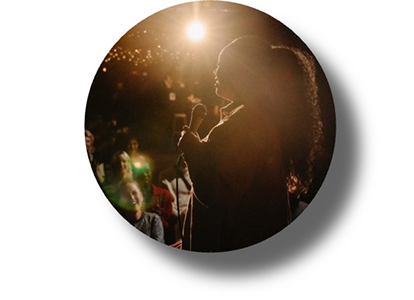 A bright glare effect around lights, demonstrating reduced glare for patients with PanOptix Pro